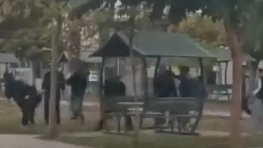 Liselilerin kavgasındaiki öğrenci silahla vuruldu! 2 Liselilerin kavgasındaiki öğrenci silahla vuruldu! 2