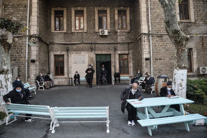 Türkiye'de ilk vaka görüldüğü gün kapılar kapandı! Darülaceze'de 'kapalı' 9 ay 4 Türkiye'de ilk vaka görüldüğü gün kapılar kapandı! Darülaceze'de 'kapalı' 9 ay 4