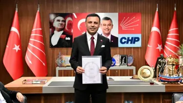 CHP'li Özgür Çelik mazbatasını aldı