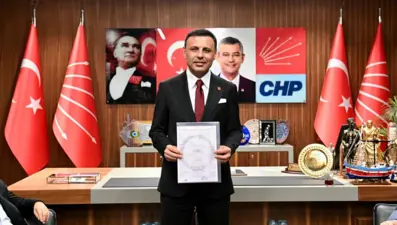 CHP'li Özgür Çelik mazbatasını aldı