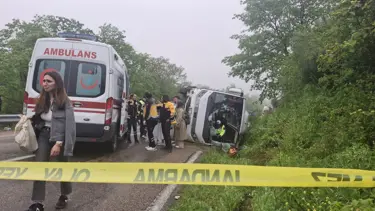 Öğrencileri taşıyan otobüs kaza yaptı: 18 yaralı