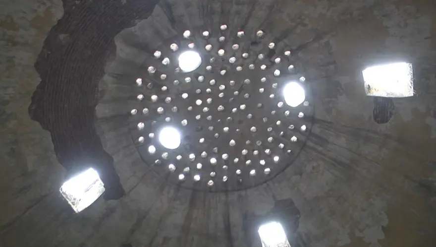 500 yıllıkDeva Hamamı talan edildi 6