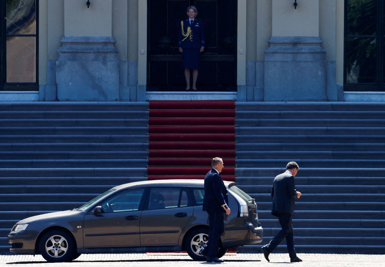 Hollanda’da koalisyon hükümeti istifasını Kral Willem-Alexander'a sundu