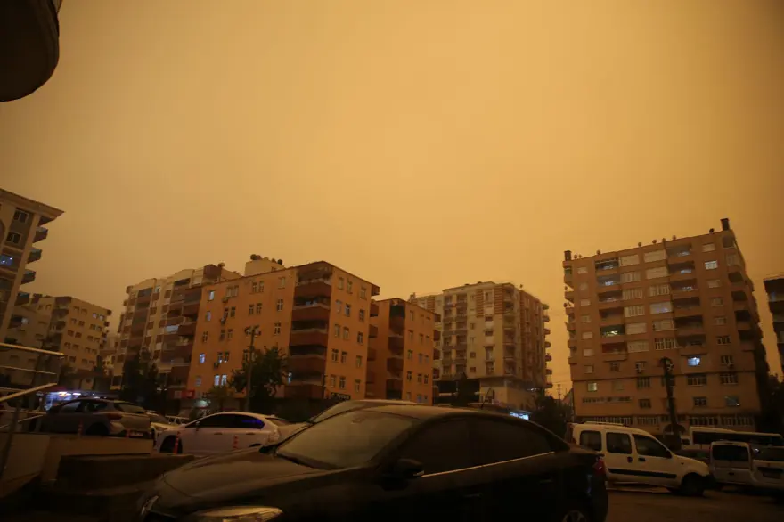 Mardin’de gündüz geceye döndü 1