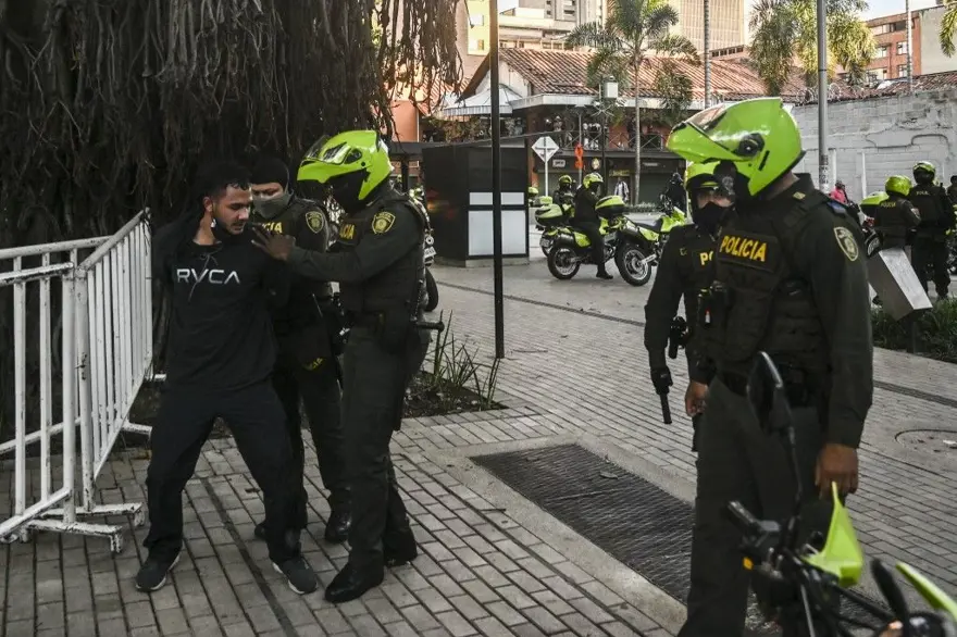 Kolombiya'da polis şiddeti protestoları: 10 ölü 2