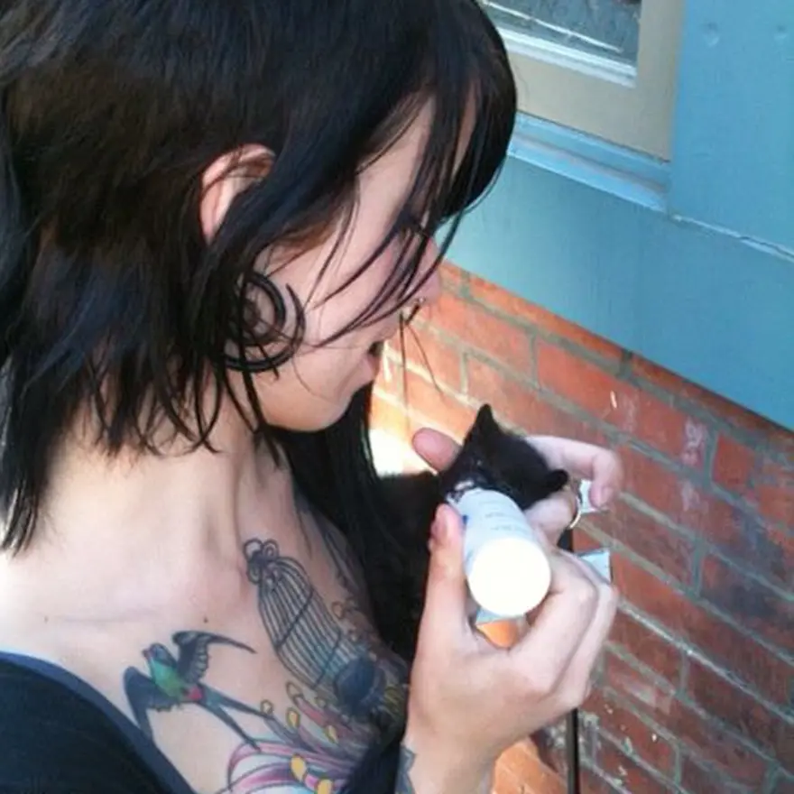 Hayatını kedileri kurtarmaya adadı 146