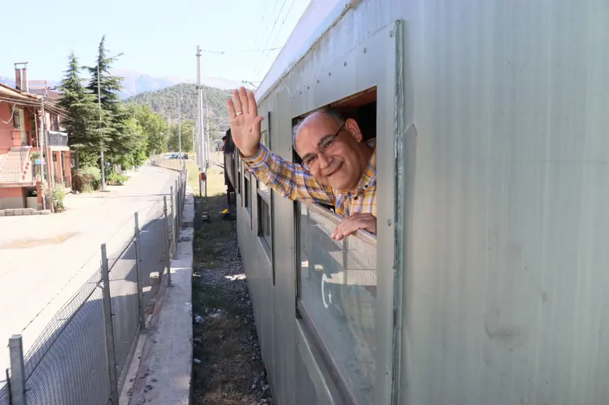 Atatürk'ü 100 yıl önce Pozantı'ya getiren buharlı kara tren yeniden Pozantı'da 3