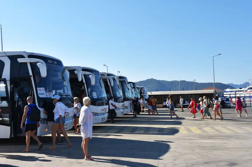 21 ay sonra sezonun ilk kruvaziyer gemisi: 'Blue Sapphire' Marmaris'te 7