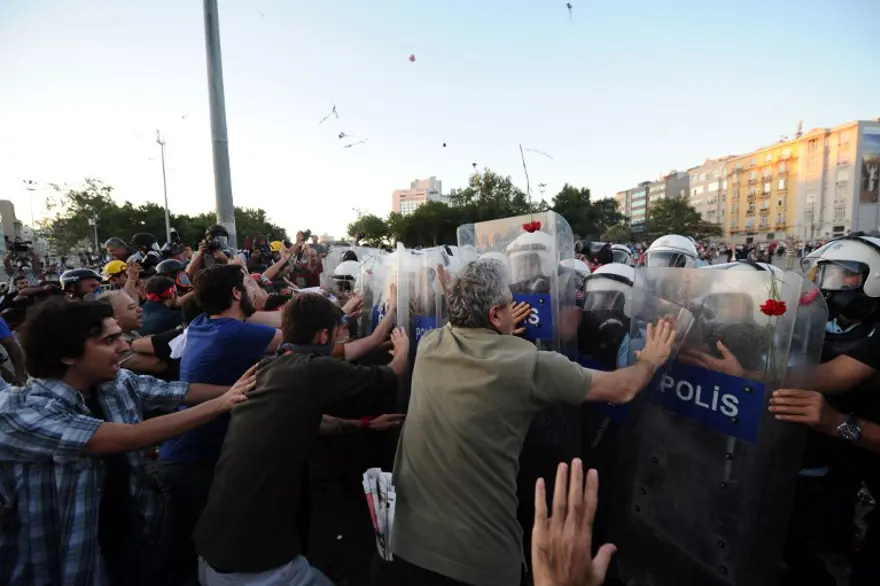 Taksim'de gerginlik 33