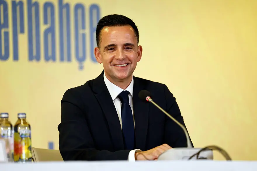 Fenerbahçe'de Mario Branco yerine gelen isim belli oldu: Yeni dönem 3 Fenerbahçe'de Mario Branco yerine gelen isim belli oldu: Yeni dönem 3