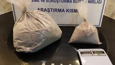 Midelerinden 800 gram eroin çıktı