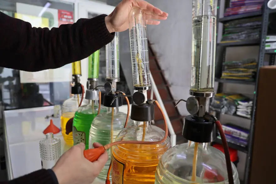 Yarım asırlık dükkanda kolonya dolumu yapıyor: Bu mesleğin bir maneviyatı var 4