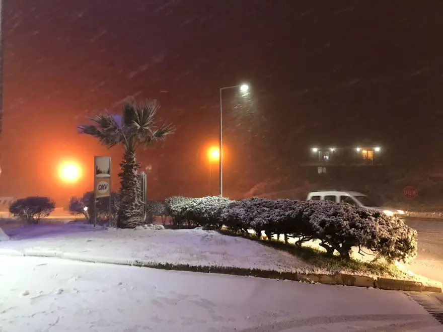 Antalya’ya 29 yıl sonra kar yağdı 29 Antalya’ya 29 yıl sonra kar yağdı 29