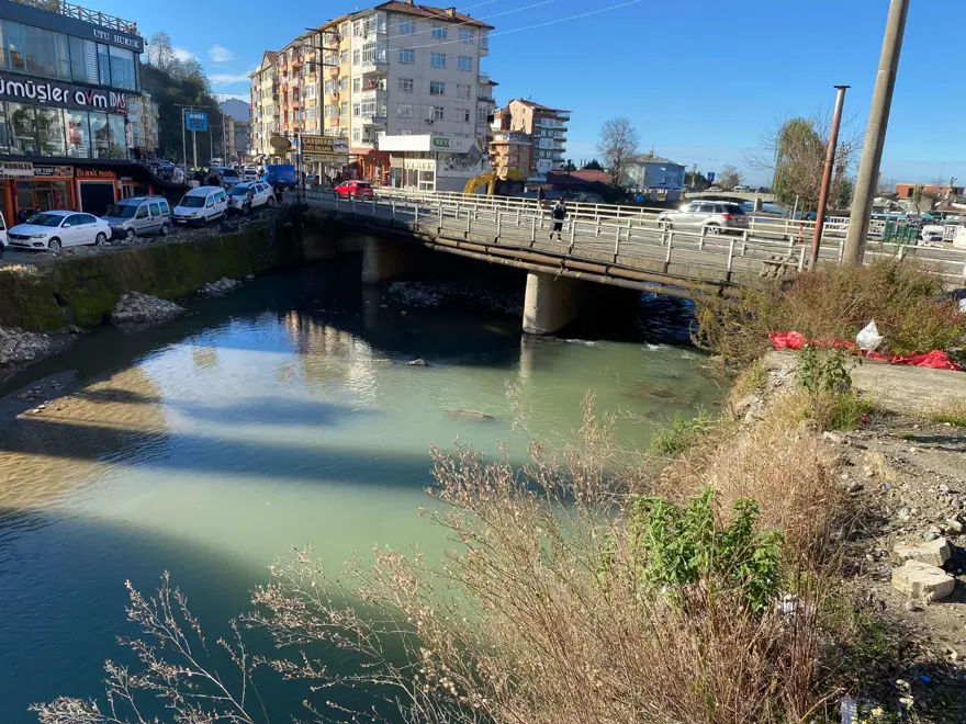 Çayeli'nde sele neden olan köprüler yıkılıyor 6 Çayeli'nde sele neden olan köprüler yıkılıyor 6