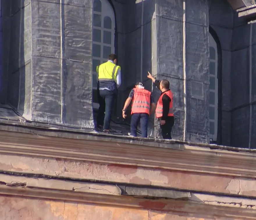 Ayasofya'da 'müze' tabelası söküldü 6