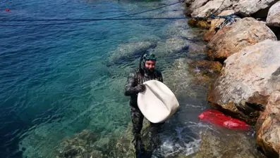 Bodrum'da dalgıçlar deniz dibi temizliği yaptı