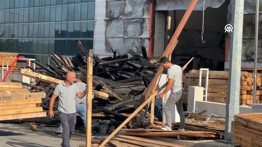 Ankara’dapalet fabrikasında yangın: Bitişikteki fabrikaya da sıçradı, 3 saatte kontrolaltına alındı 2