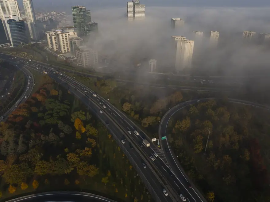 İstanbul yeni güne sisle başladı 