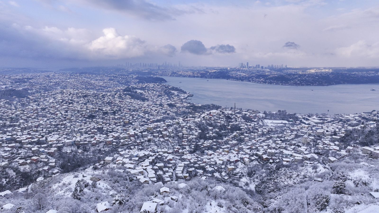 İstanbul için uyarılar art arda geliyor: Kar yağışı,fırtınayla birlikte gelecek!