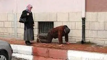 Hastanın sürünmesi mizansen çıktı