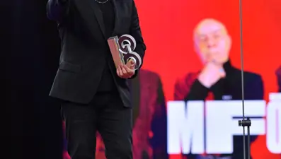 Cem Yılmaz: Mahmut Orhan'a bir pantolon alabilirsek