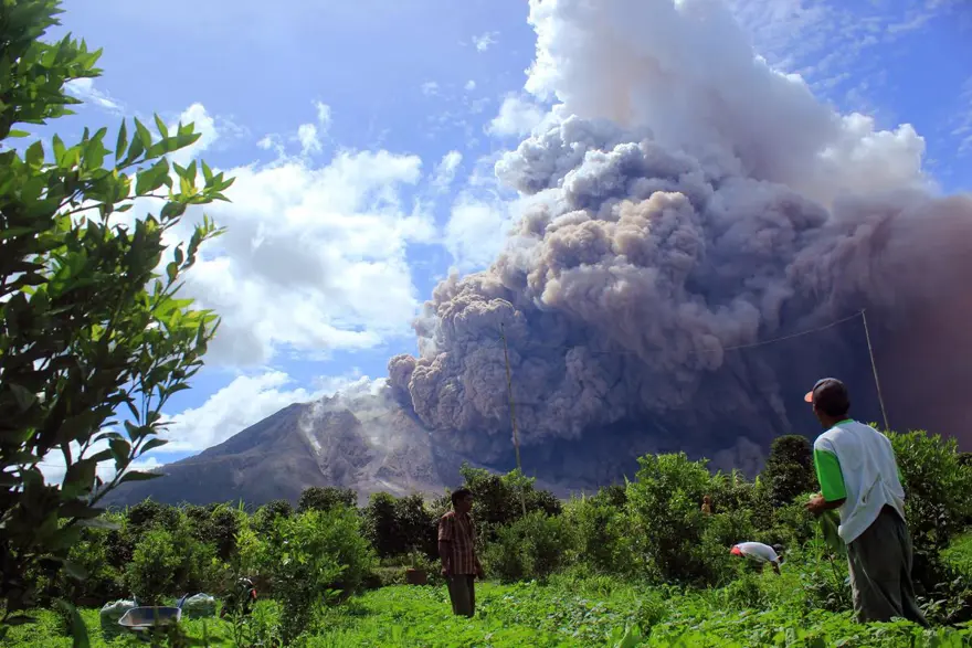 Sinabung binlerce kişiyi evinden etti 5