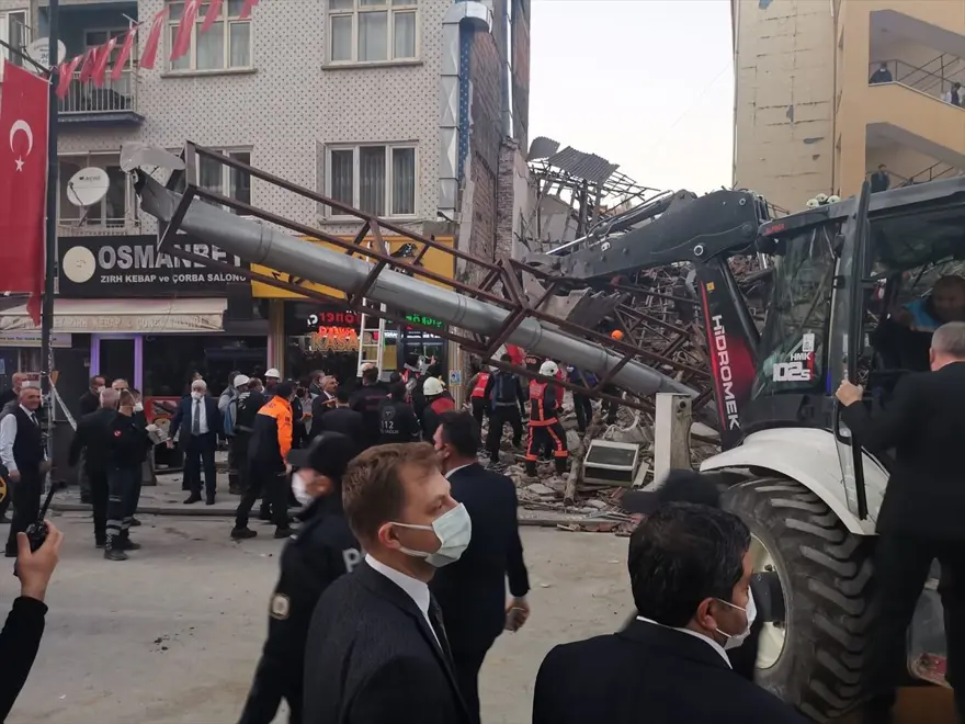 Malatya'da iki katlı bina çöktü: Olay yerinden fotoğraflar 8