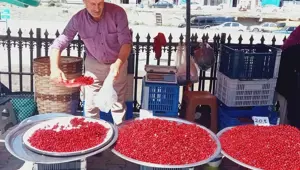 Dere yataklarından toplanan vitamin deposu: Pazarda gören alıyor