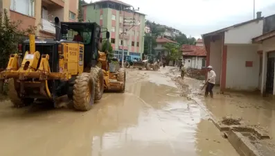 Çorum'da sağanak etkili oldu: Evleri su bastı