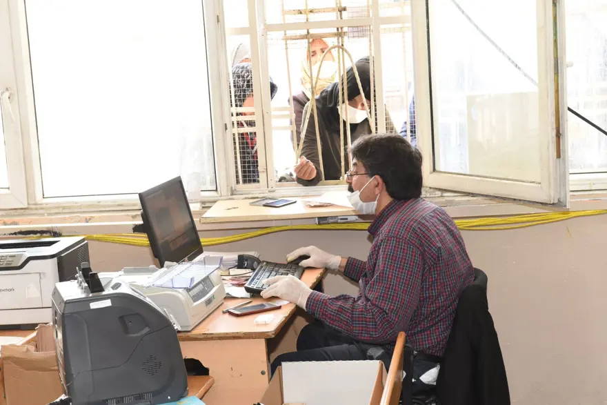 Şanlıurfa Valisi: PTT’deki yoğunluğun önüne geçemiyoruz 12 Şanlıurfa Valisi: PTT’deki yoğunluğun önüne geçemiyoruz 12