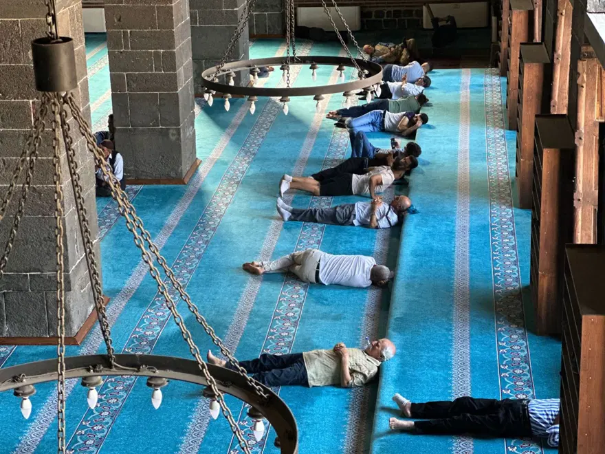 Güneydoğu Anadolu Bölgesi'nde aşırı sıcak 2 Güneydoğu Anadolu Bölgesi'nde aşırı sıcak 2