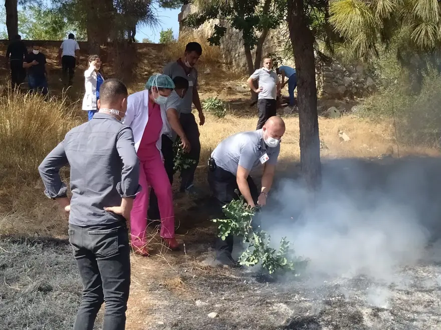 Hastane bahçesinde yangın paniği 2 Hastane bahçesinde yangın paniği 2