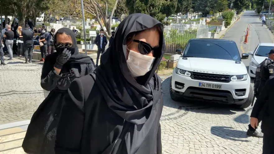 Ünlü modacı Nur Yerlitaş son yolculuğuna uğurlandı 15