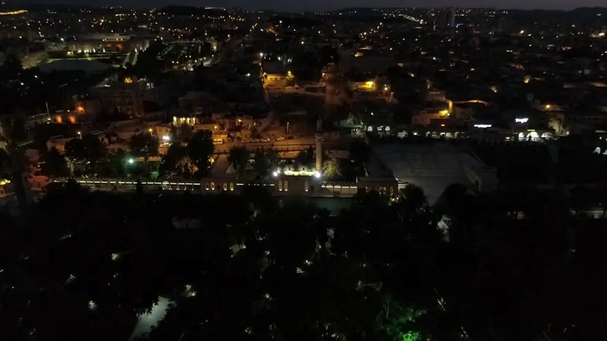 Şanlıurfa'da özel ışıklandırma yapılan tarihi alanlarda kartpostallık görüntüler 27