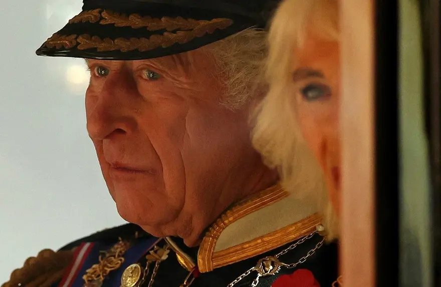 Yeni yasama yılı açılışına katılan Kral Charles'a protesto: Benim kralım değil! 12