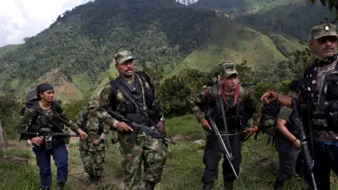FARC üyeleriyle dans eden gözlemciler geri çağrıldı