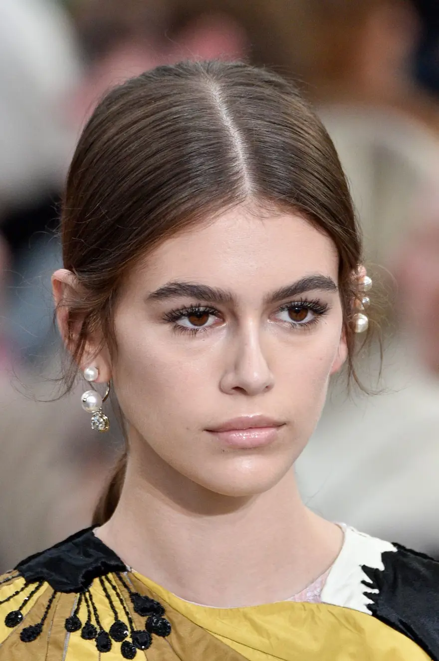 Cindy Crawford’ın 16 yaşındaki kızı Kaia Gerber reklam yüzü oldu 2