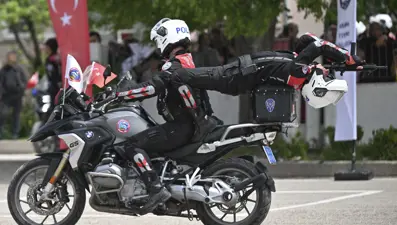 Yunus polislerinden 19 Mayıs gösterisi