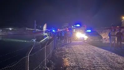 Baba ve oğlu öldü, anne ile diğer çocukları yaralı