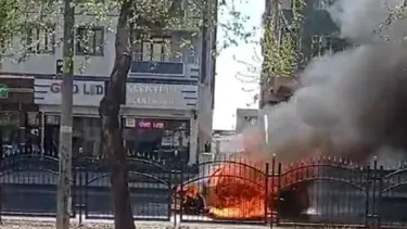 Seyir halindeki taksi alev aldı