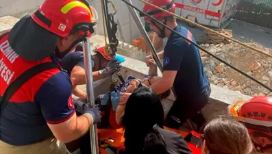 İzmir'de kuyuya düşen yaşlı kadın kurtarıldı