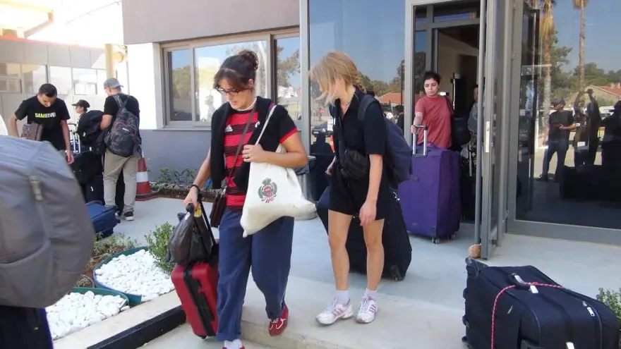 Lübnan’dan tahliyeler sürüyor: 362 kişi gemiyle Mersin’egeldi 2