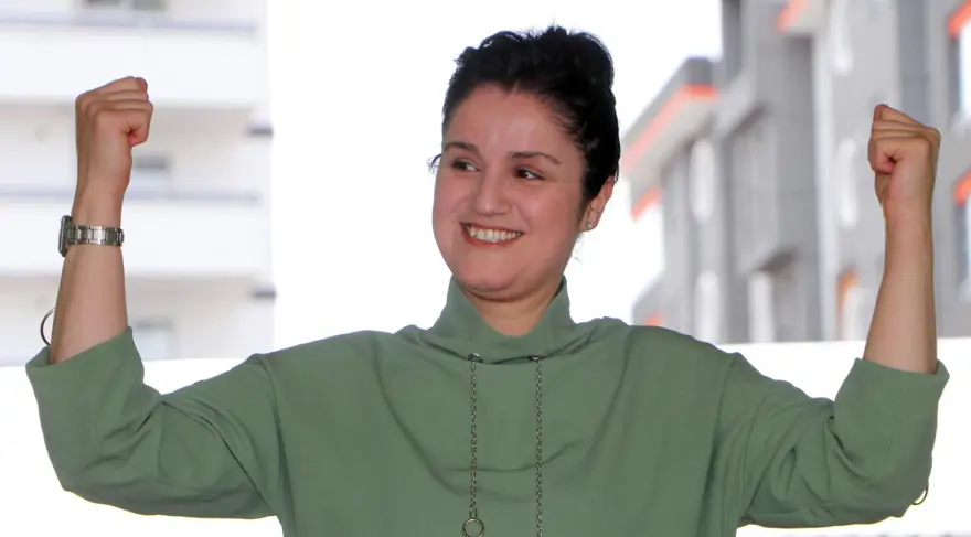 42 erkek rakibini geride bırakıp muhtar oldu 42 erkek rakibini geride bırakıp muhtar oldu