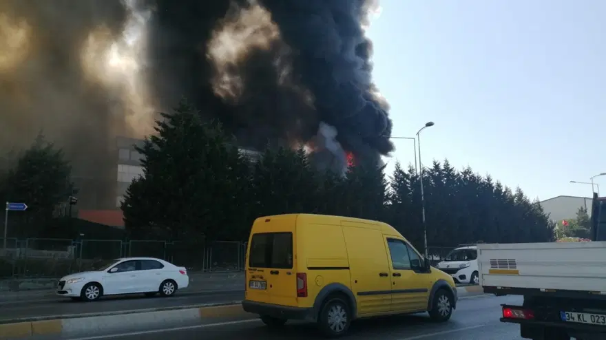 İstanbul Tuzla'da fabrika yangını (Patlama oldu, yaralılar var) 4
