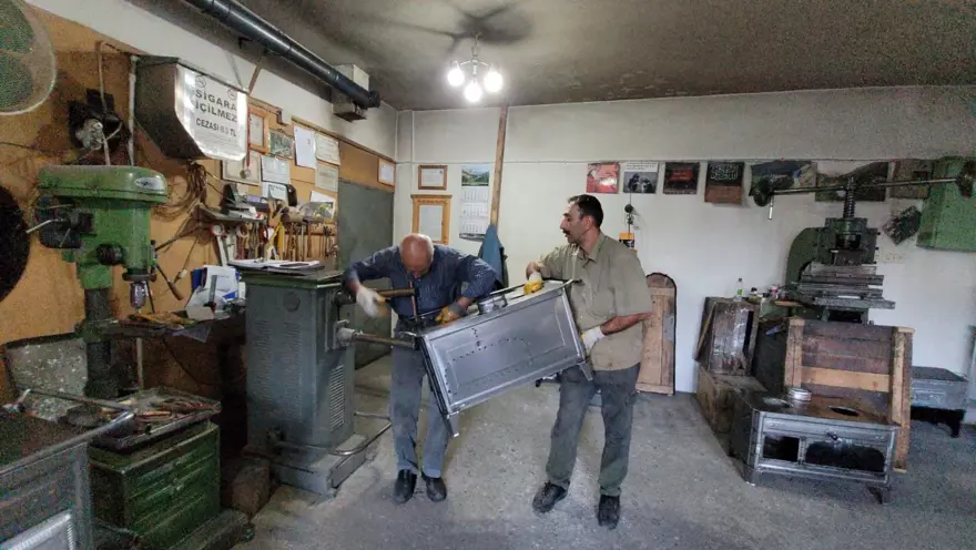 55 yıldır içleri ısıtıyor: Unutulmaya yüz tutmuş mesleklerden biri 55 yıldır içleri ısıtıyor: Unutulmaya yüz tutmuş mesleklerden biri