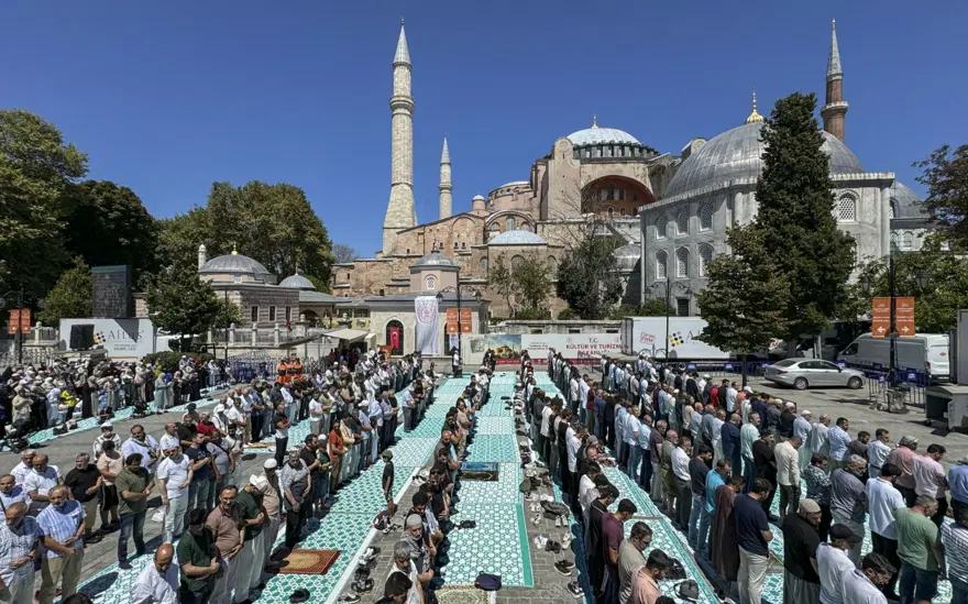 Ayasofya’daHaniye için gıyabi cenaze namazı 6 Ayasofya’daHaniye için gıyabi cenaze namazı 6
