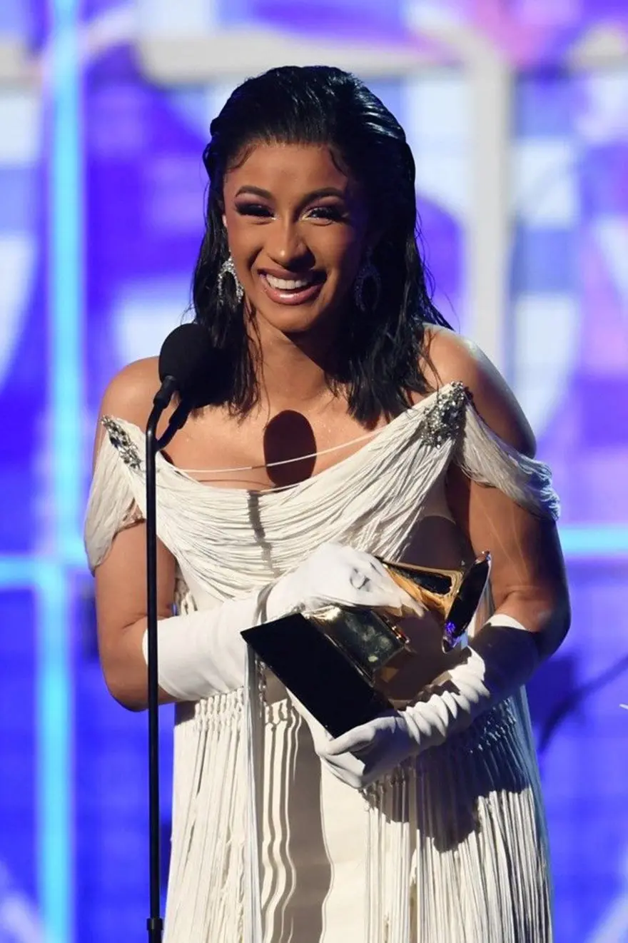 İKİ KEZ ERTELENDİ 5 İKİ KEZ ERTELENDİ 5