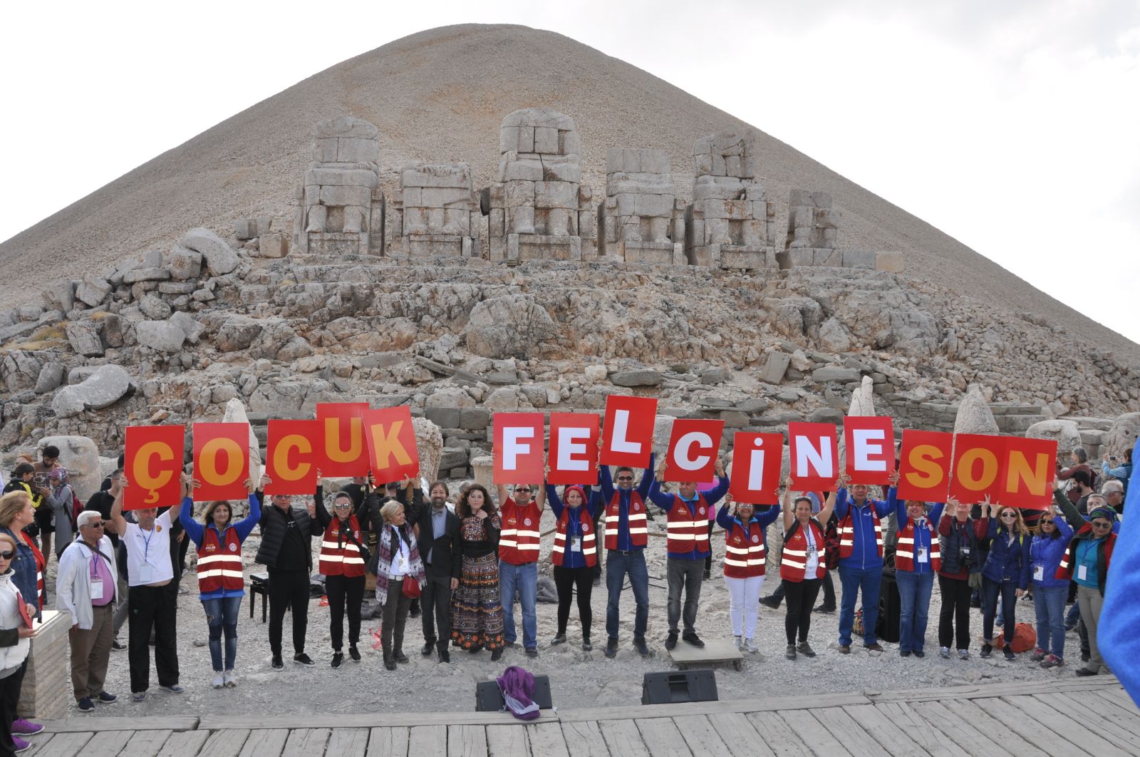 Nemrut dağının zirvesinde “Çocuk Felcine Son” dediler
