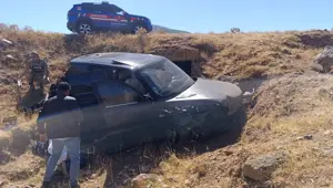 Muş'ta takla atan araç şarampole uçtu: 3 yaralı