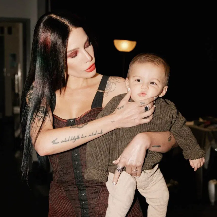 Halsey oğlunun dadısıyla mahkemelik oldu: Sarhoştu ve bebeğin can güvenliği yoktu Halsey oğlunun dadısıyla mahkemelik oldu: Sarhoştu ve bebeğin can güvenliği yoktu